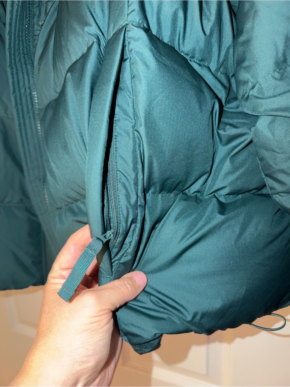 L.L. Bean Women's Dark Green Cropped Puffer Jacket with Hood - Picture 2 of 5